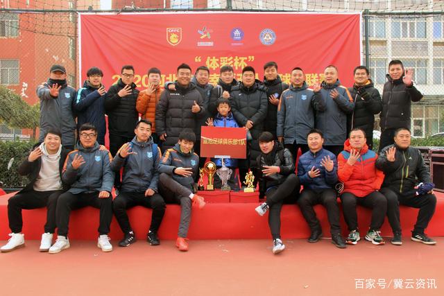 东航女乘务员下跪事件的深层次思考